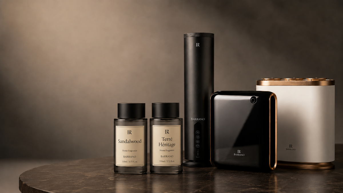 Oferte Barrano - difuzoare profesionale de parfum Lumo Black, Puro Black si Icon alaturi de esentele Sandalwood si Terre Heritage, pe o masa de marmura inchisa